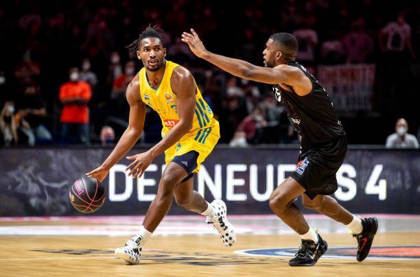 多名球员在 多名球员在